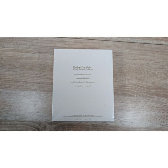 Hallmark Keepsake 2007 "Catching Snowflakes" Winnie the Pooh Collection - Picture 2 of 2